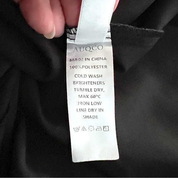 AUQCO Black Silky Camisole Size Large Like New. Fully Lined. - Picture 5 of 6